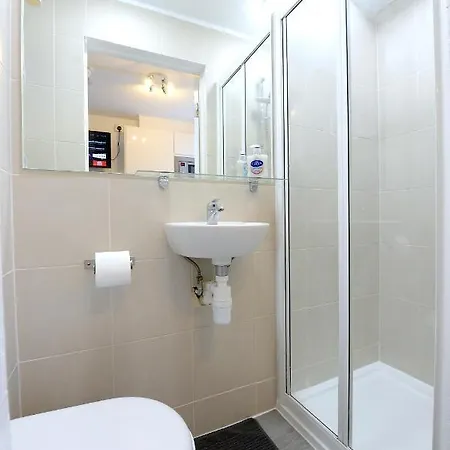 London Studios: Central Line Convenience near Westfield Exterior photo