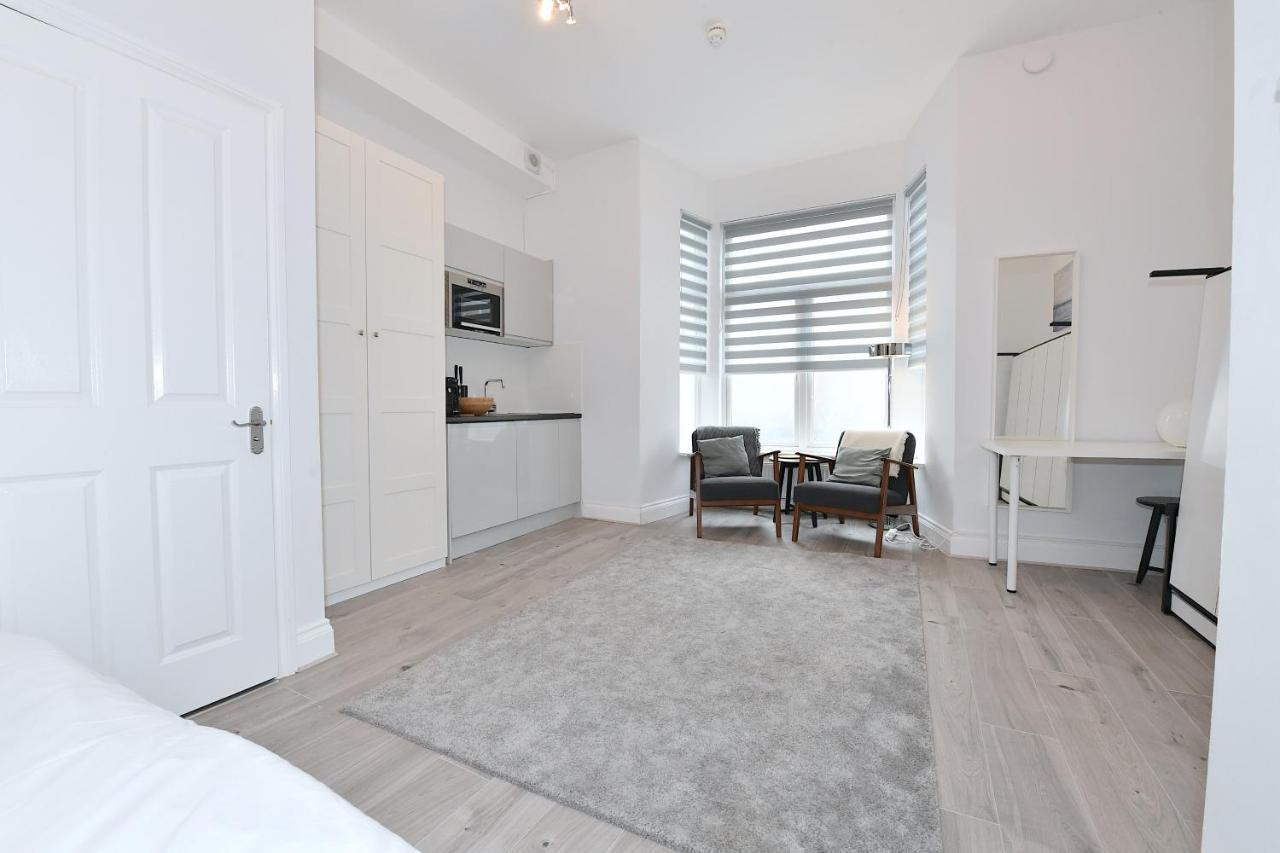 Very Close To Line Underground Shepherds Bush And Westfield Newly Refurbished Appartement Londres