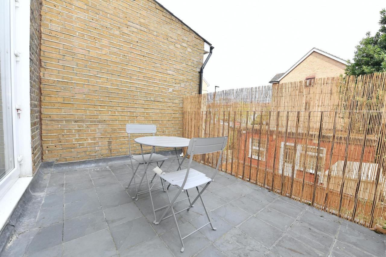 Very Close To Line Underground Shepherds Bush And Westfield Newly Refurbished Appartement Londres